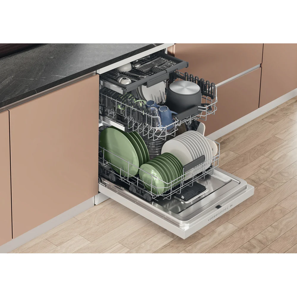 Hotpoint HD7FHP33 Full Size Dishwasher White - Image 2