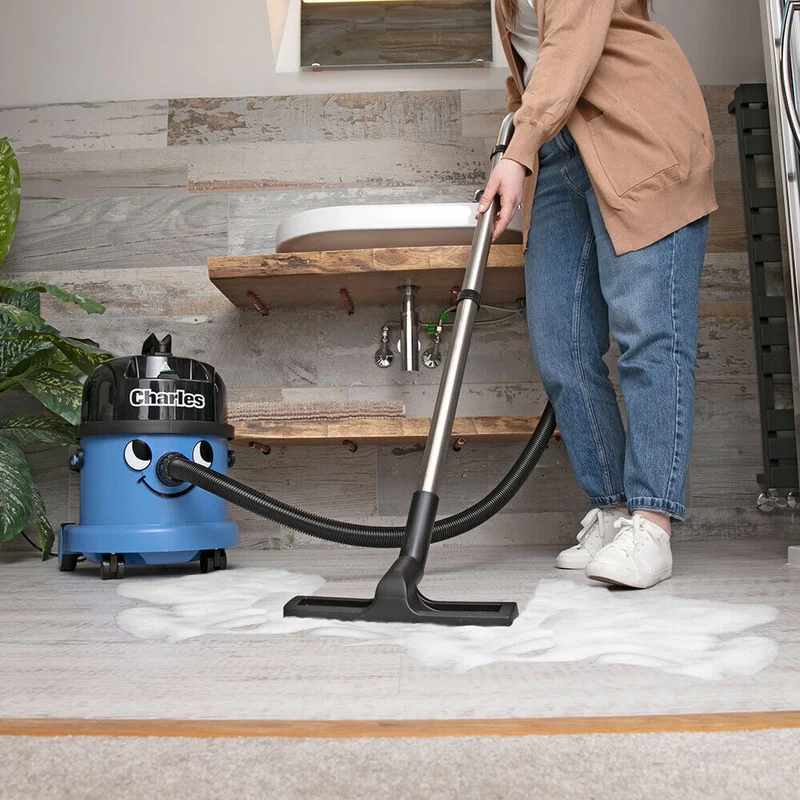 Numatic Charles CVC370 Wet And Dry Vacuum Cleaner Blue 824615 - Image 4