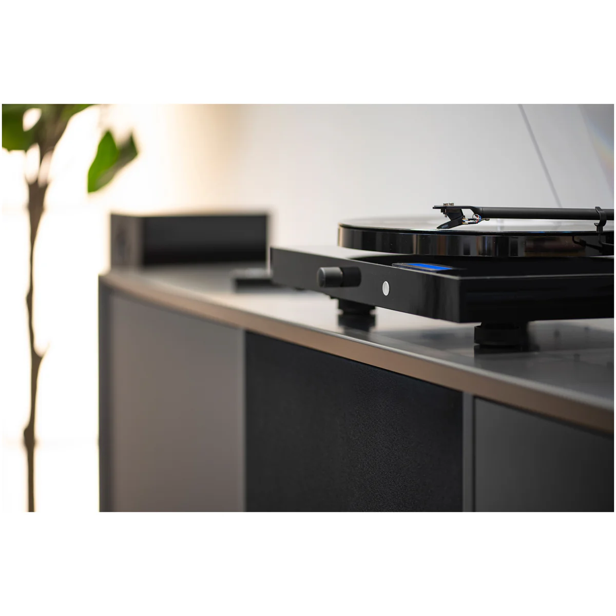 Pro-Ject Juke Box E1 Turntable Set with Speaker Box 5 Speakers Black - Image 4
