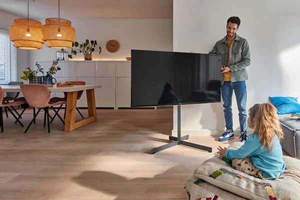 Vogels TVS 3690 TV Floor Stand black for TVs from 40 to 77 inches - Image 4